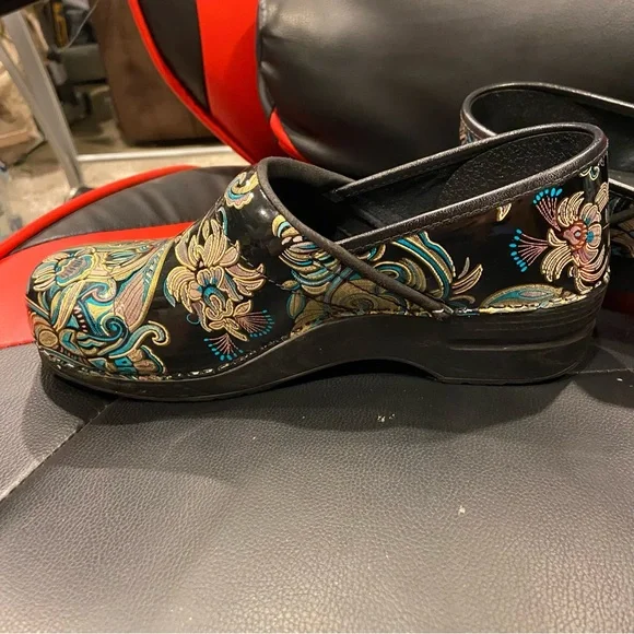 Sanita Clogs Blue & Yellow Paisley Women’s size 41 /10 round toe slip on comfort - Picture 3 of 9